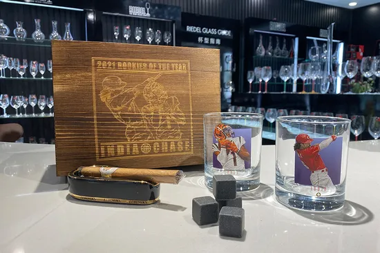 Amazon Hot Sale Whiskey Ice Cube Gift Set Popular Bourbon Chilling Rocks with 2 Crystal Whisky Shot Glasses in Old Fashion Wooden Box 